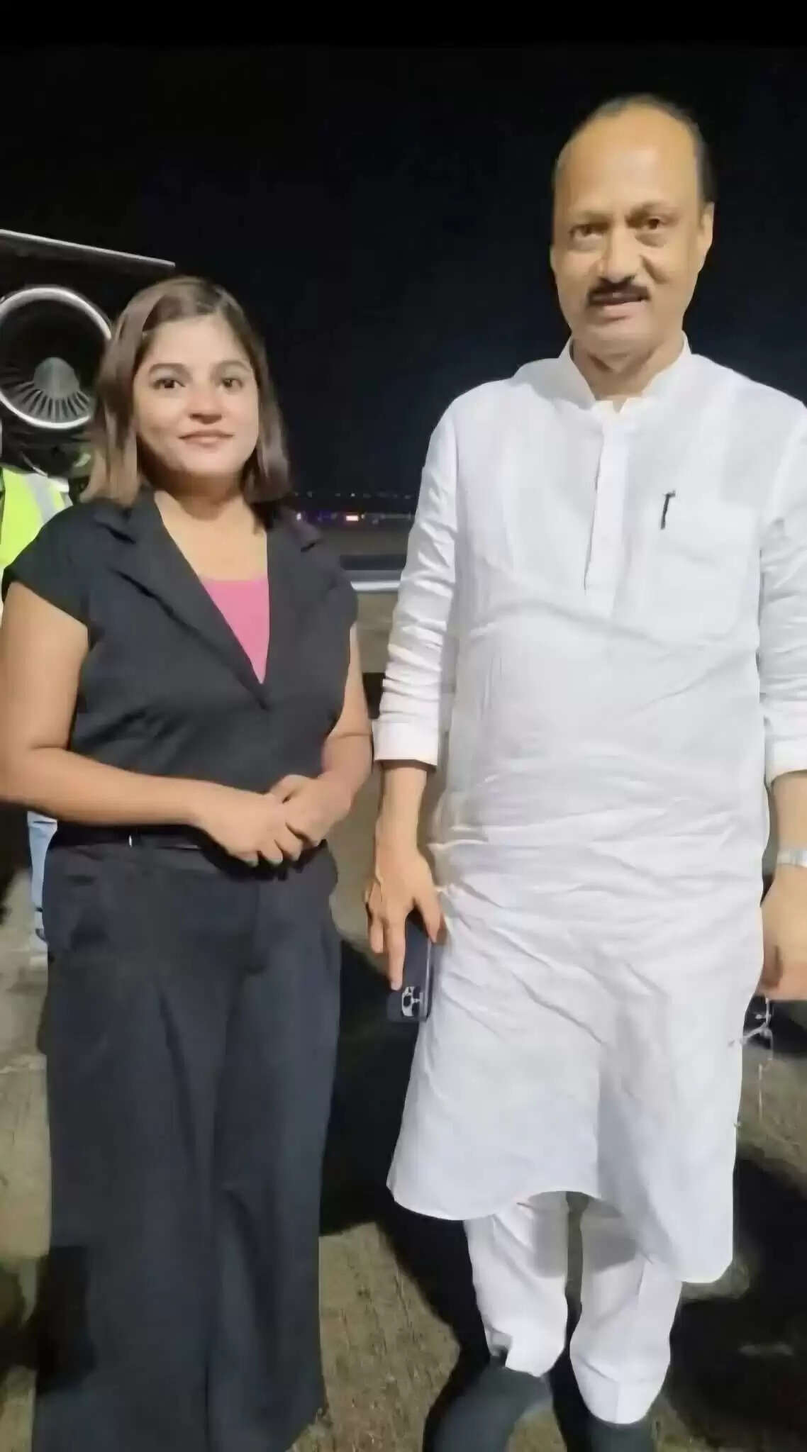 अजित पवार के साथ विमान हादसे में मरने वालाें में यूपी की पिंकी माली भी, पैतृक गांव शोक में