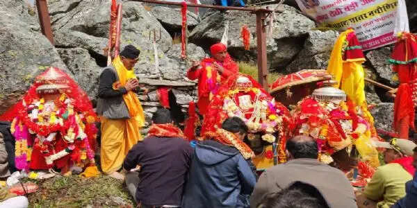 12 साल बाद निर्जन हिमालयी पड़ावों में गूंजे नंदा के जयकारे, पातर नौचयनिया पहुंची बड़ी जात