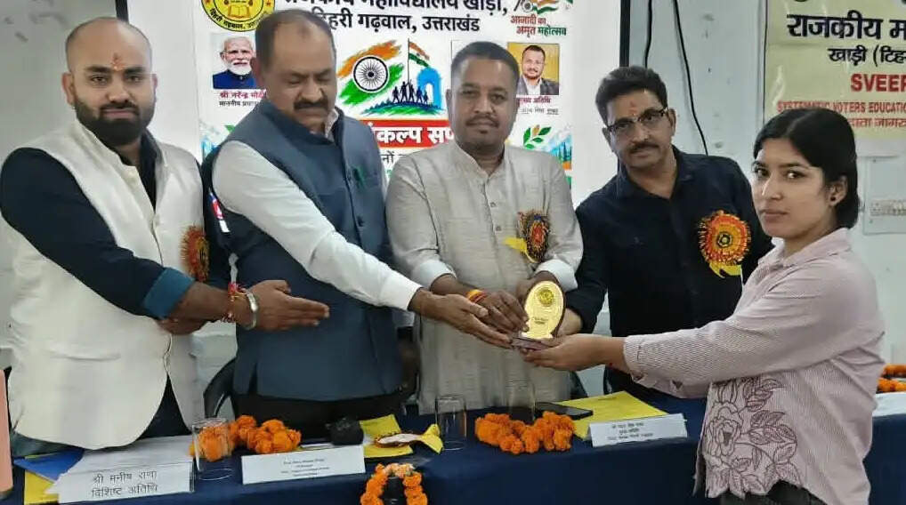 निबंध में मनप्रीत, पोस्टर में भूमिका और रंगोली में आयुष विजेता
