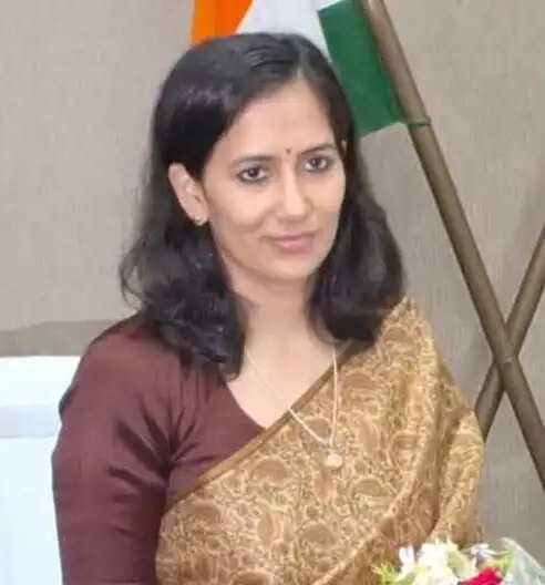 भागलपुर की डीएम अलंकृता पाण्डेय ने की समीक्षा बैठक