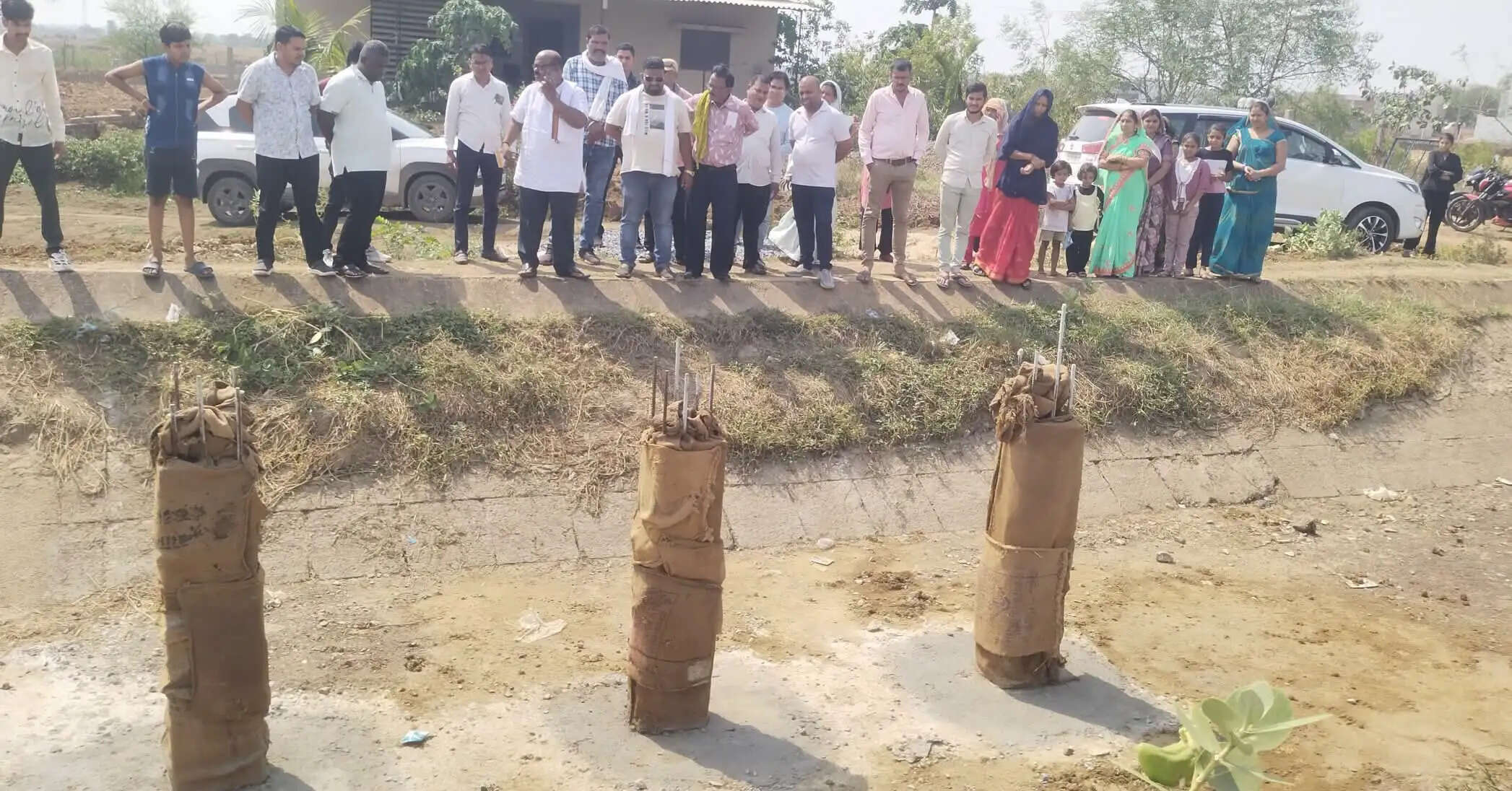 खोखरा नहर में निर्माणाधीन पुलिया का विधायक ने किया निरीक्षण, कहा-गुणवत्ता और समय-सीमा का रखें विशेष ध्यान