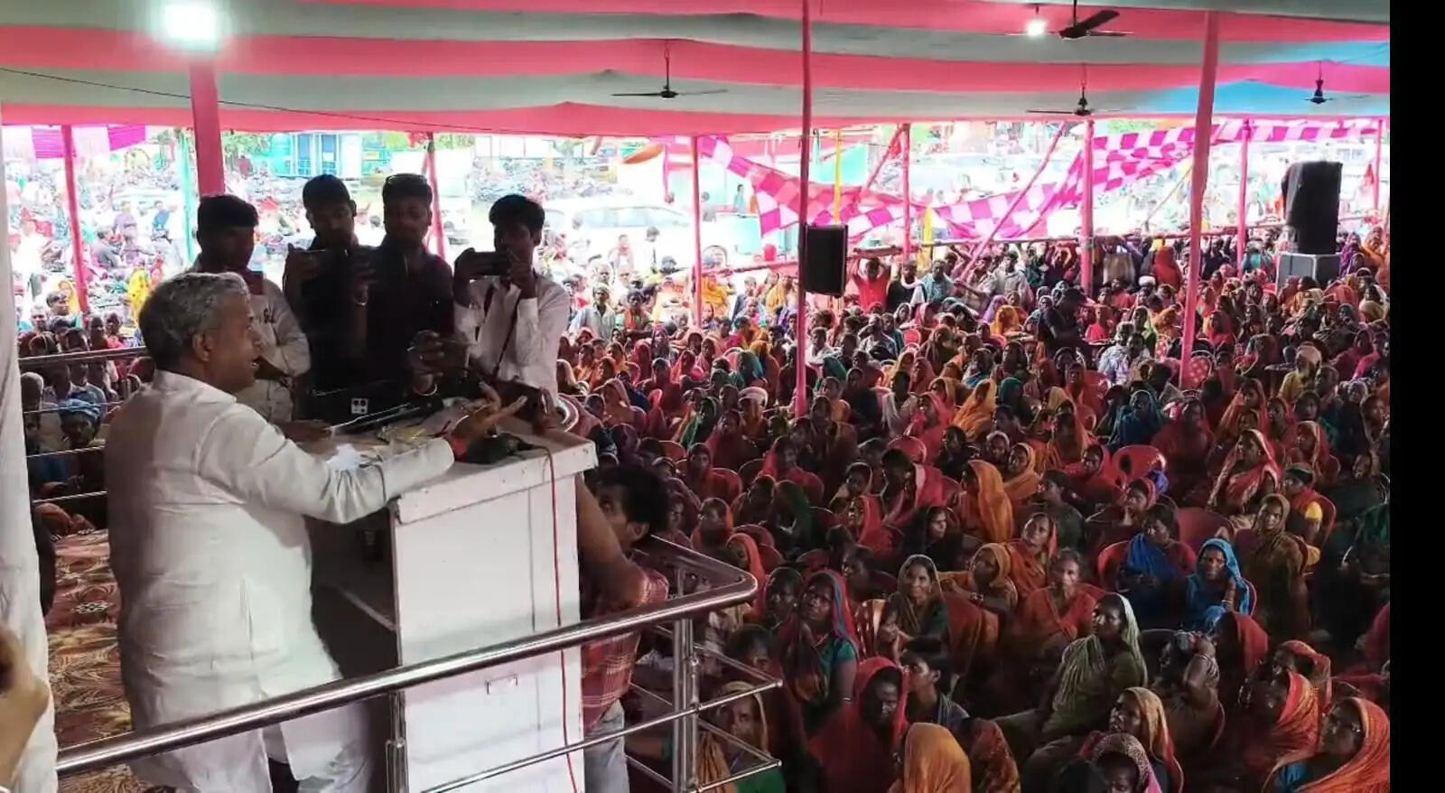 गरीब चौपाल यात्रा में उमड़ी भीड़, संतोष सुमन बोले- आरक्षण का वर्गीकरण जरूरी