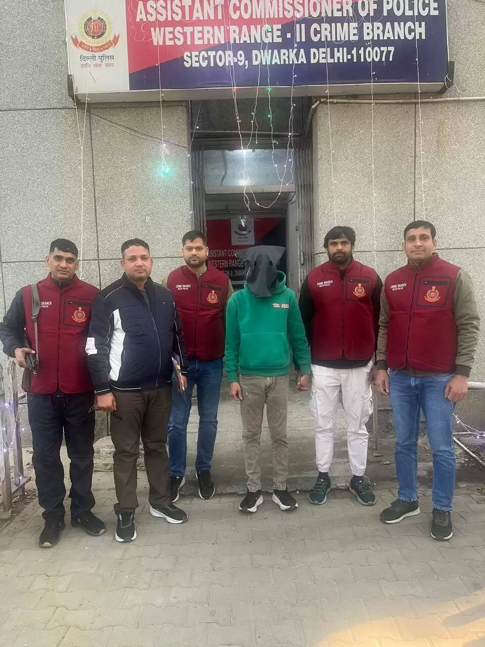 लूट और झपटमारी के दो मामलों में वांछित बदमाश गिरफ्तार