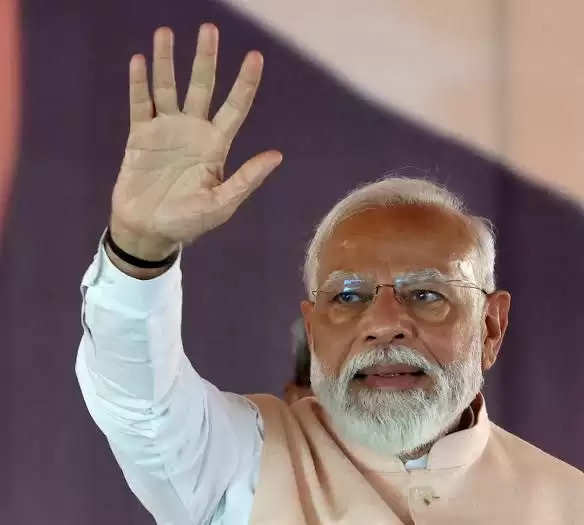 प्रधानमंत्री मोदी वाराणसी पहुंचे, मातृशक्ति सम्मेलन में होंगे शामिल