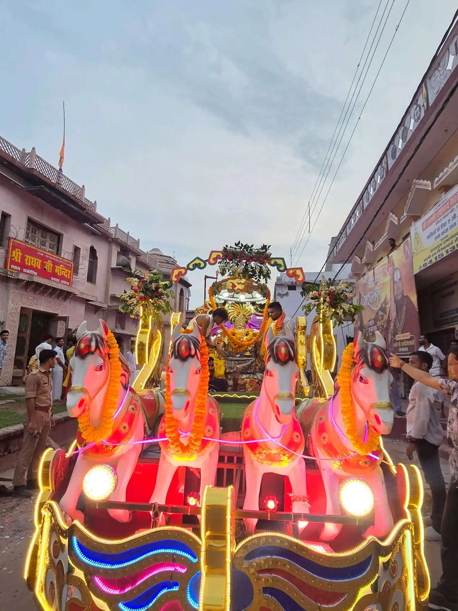 भगवान जगन्नाथ की रथयात्रा निकली, नगर दर्शन में उमड़ी श्रद्धालुओं की भीड़
