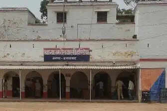 कार एवं पिकअप की टक्कर में एक युवती की मौत, चार लोग घायल