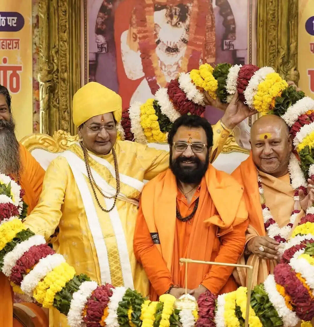 एक लाख पार्थिव शिवलिंग पूजन के साथ मनाया गया महंत नरेश पुरी का पाटोत्सव