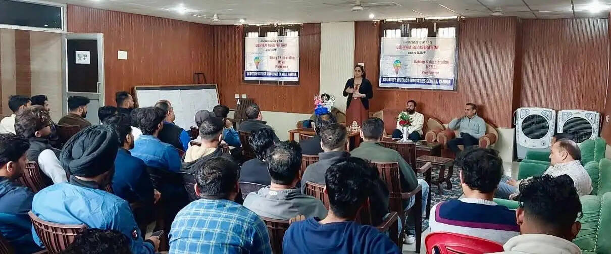 डीआईसी कठुआ ने इंडस्ट्रियल एस्टेट घाटी में जागरूकता सह सुविधा शिविर आयोजित किया