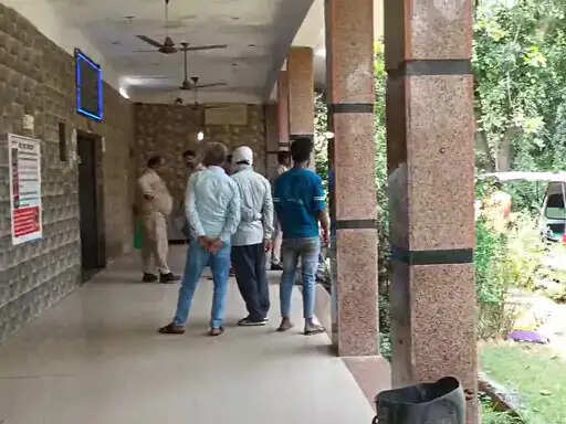 अज्ञात वाहन की टक्कर से बाइक सवार की मौत