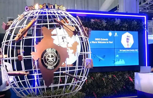 डीआरडीओ ने एयरो इंडिया के भारतीय मंडप में रखा हथियारों का स्वदेशी मॉडल
