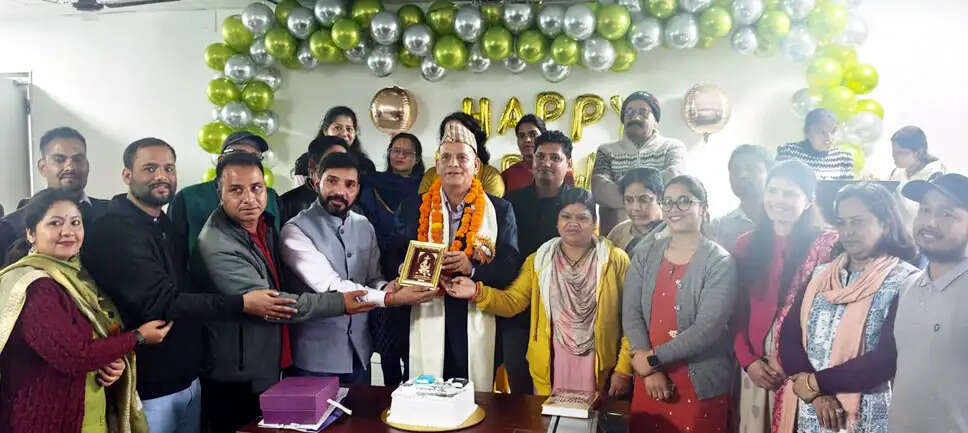 प्रो. अतुल जोशी के सेवानिवृत्त होने पर शिक्षा संकाय में भावपूर्ण विदाई