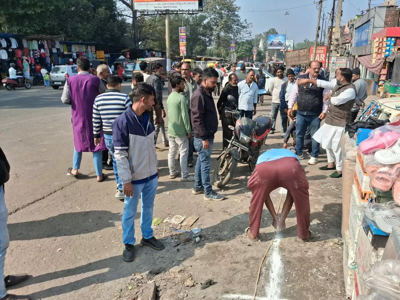 अतिक्रमण कार्यों पर चला छावनी परिषद का डंडा, सड़क से हटकर लगेंगी दुकानें