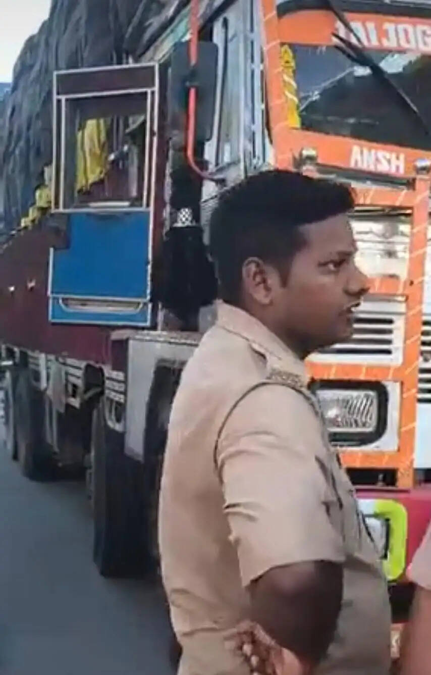 वाहन की टक्कर से महिला की मौत