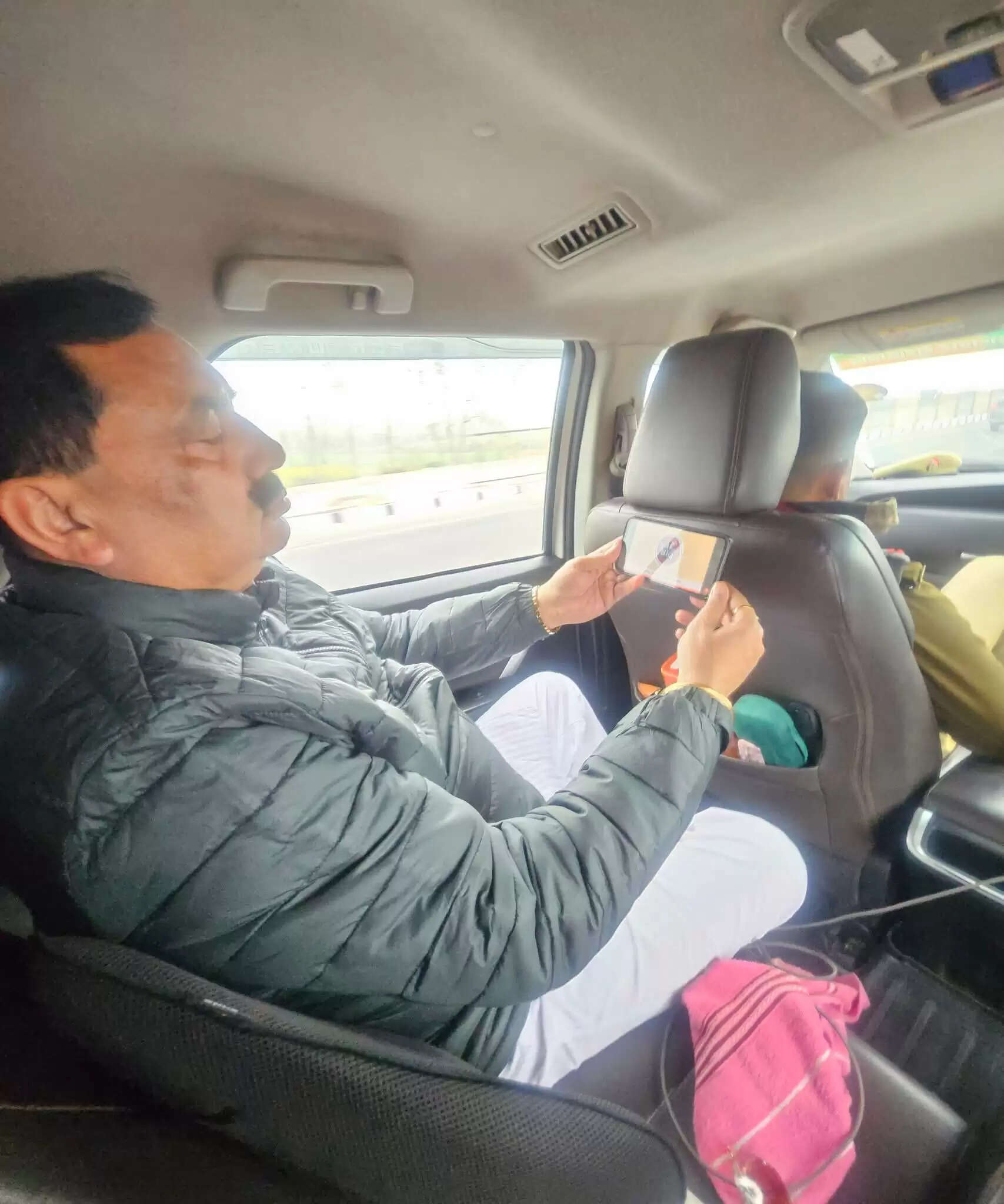 मुरादाबाद के भाजपा पदाधिकारियों ने सुनी पीएम मोदी के मन की बात, योजनाओं पर हुई चर्चा