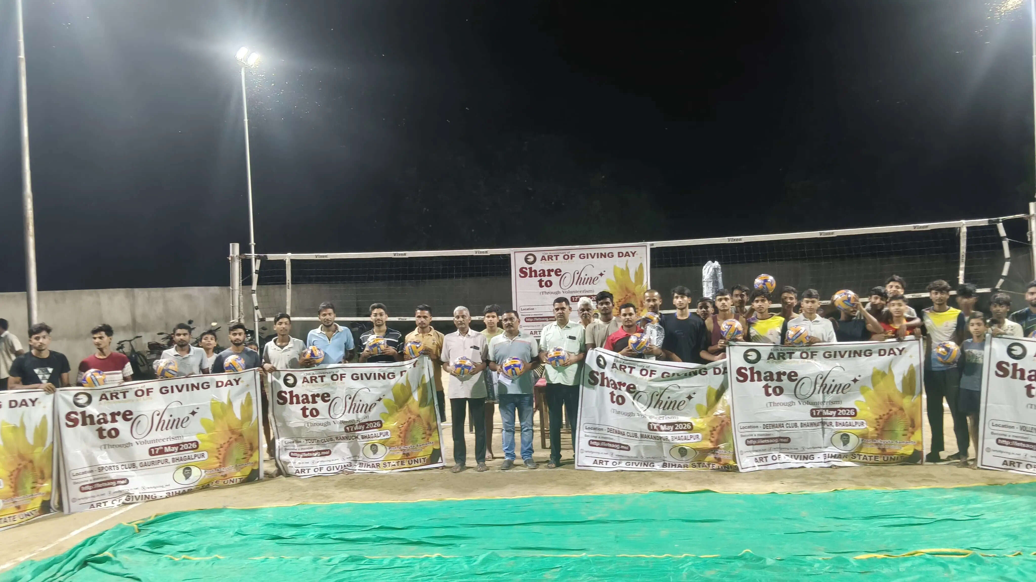 वॉलीबॉल क्लबों को खेल सामग्री वितरित कर इंटरनेशनल आर्ट ऑफ गिविंग डे संपन्न