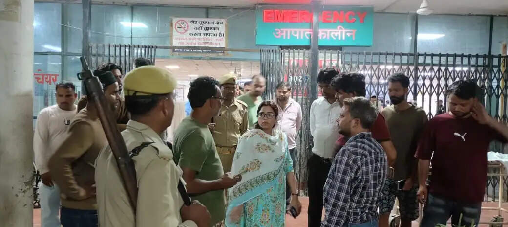 आकाशीय बिजली गिरने से किसान की मौत, एक साथी गंभीर रूप से झुलसा
