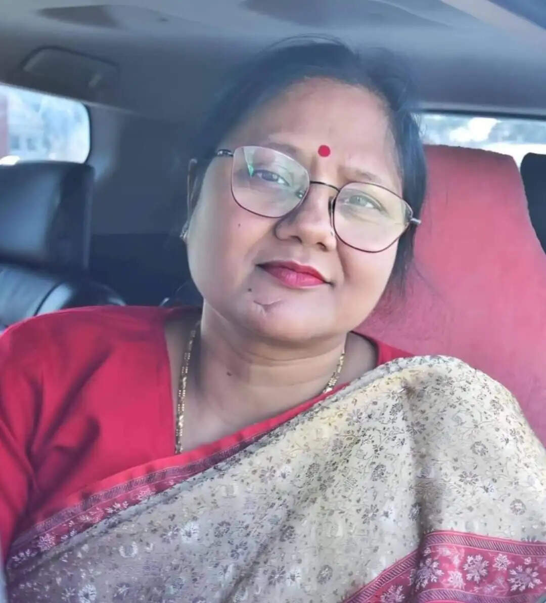 देवरिया : भाजपा की ऐतिहासिक जीत पर नेताओं और कार्यकर्ताओं में खुशी की लहर, मिष्ठान खिलाकर मनाया जश्न
