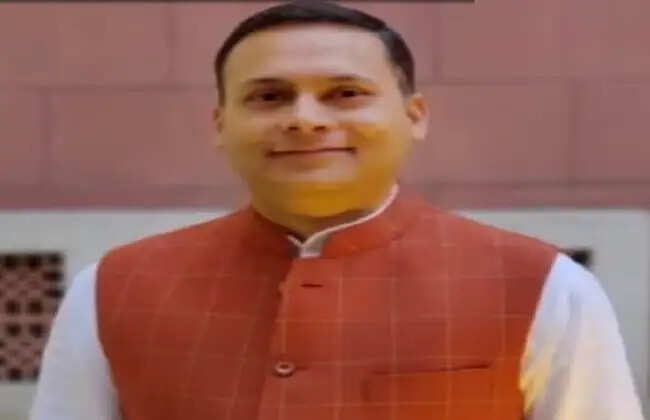 राज्यसभा नामांकन विवाद : अमित मालवीय ने तृणमूल और ममता बनर्जी पर साधा निशाना