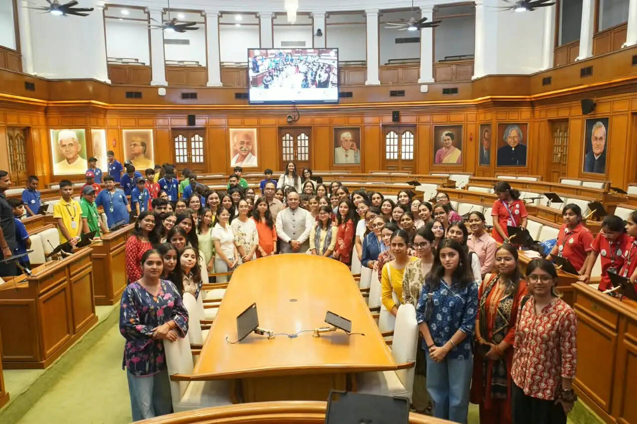 महिलाओं को लोकतंत्र में सक्रिय भागीदारी के लिए आगे आना चाहिए : विजेंद्र गुप्ता