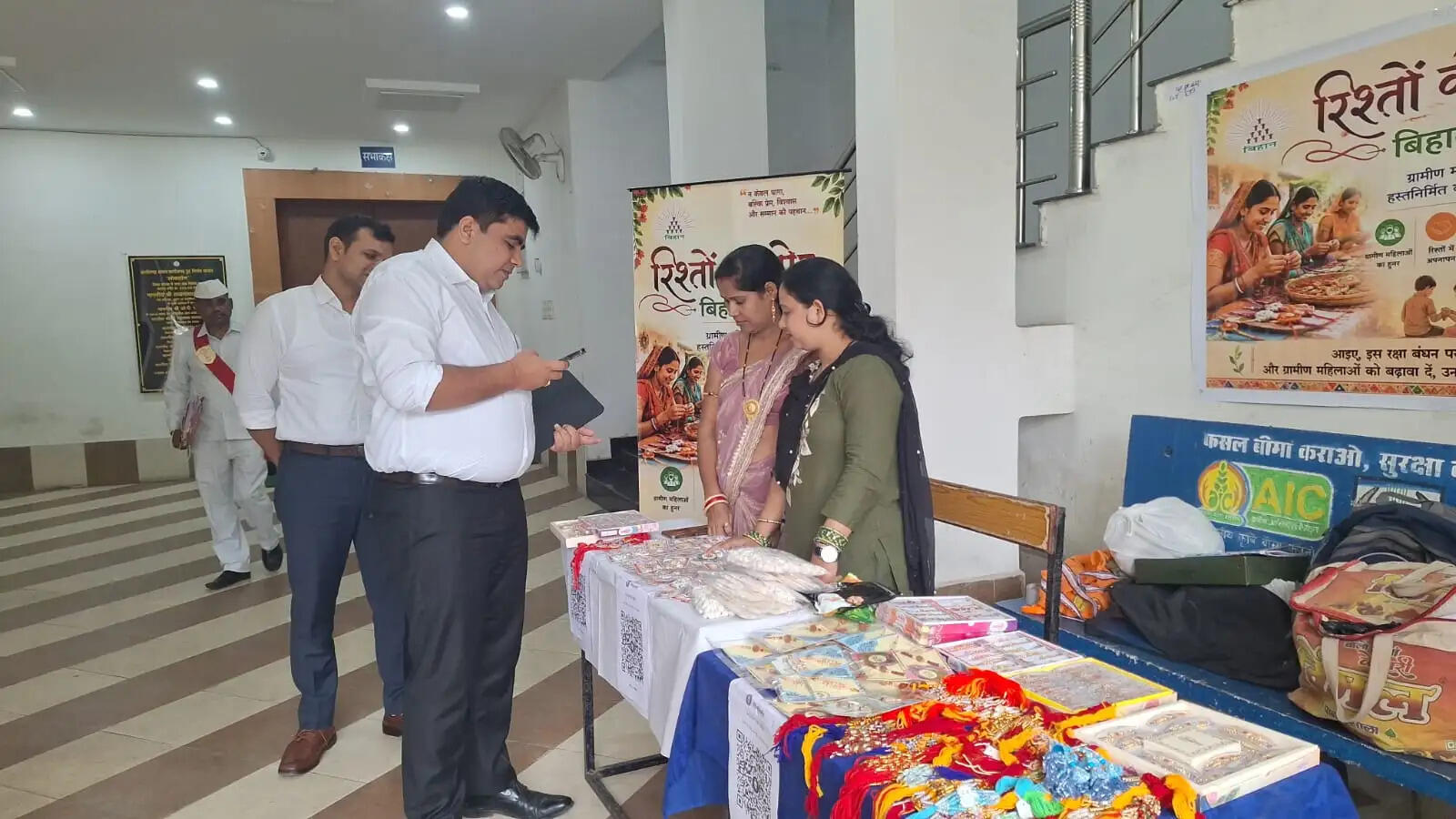 धान-चावल से बनी राखियों ने बटोरी सराहना, हुनर से आत्मनिर्भर बन रहीं कोरबा की महिलाएं