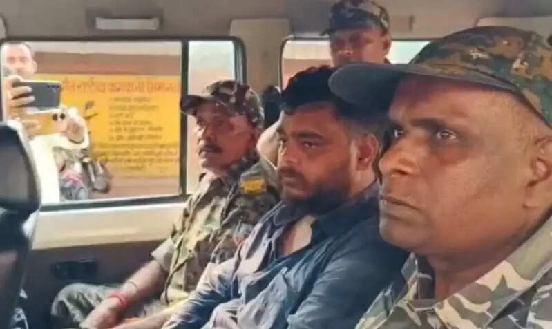 रिश्वत लेते पंचायत सचिव रंगेहाथ गिरफ्तार