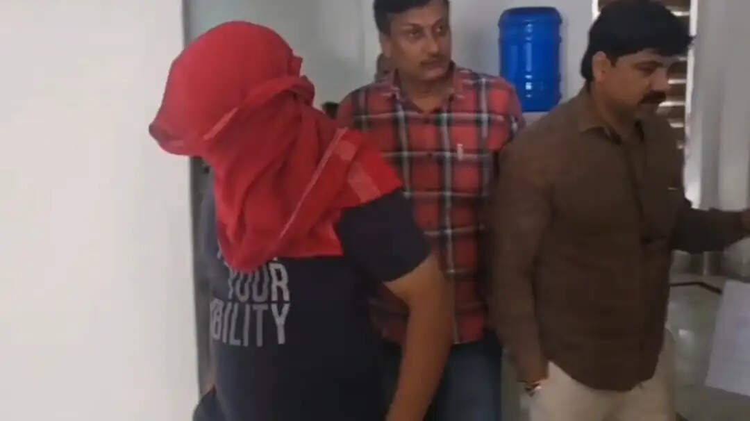 सारण में रिश्वत लेते डोरीगंज थाना के सब-इंस्पेक्टर रंगे हाथ गिरफ्तार