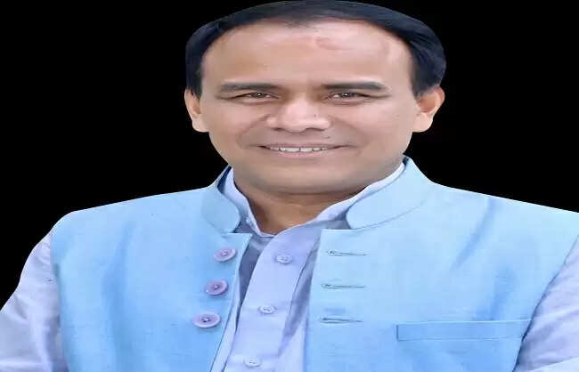 नर्सिंग अधिकारियों की भर्ती काे लेकर युवाओं को गुमराह कर रही कांग्रेस: धन सिंह रावत