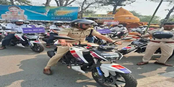 रांची में यातायात नियमों के पालन के लिए जागरूकता अभियान, बाइक रैली और नुक्कड़ नाटक का आयोजन