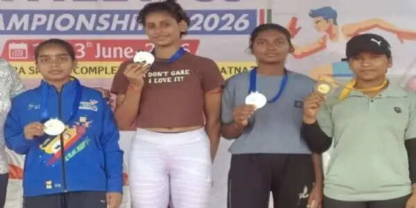 वीरपुर की दो बेटियों ने बढ़ाया सुपौल का मान, राज्य एथलेटिक्स में शानदार प्रदर्शन से जीते पदक