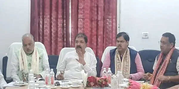 पूर्वजों के नाम दर्ज जमीन को अपने नाम कराने का बड़ा मौका, 31 अक्टूबर तक चलेगा विशेष अभियान: डॉ. दिलीप जायसवाल