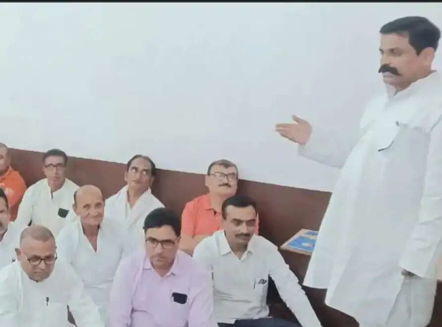 देवरिया में कांग्रेस की बैठक में संगठन मजबूती पर जोर, हटेंगे निष्क्रिय पदाधिकारी