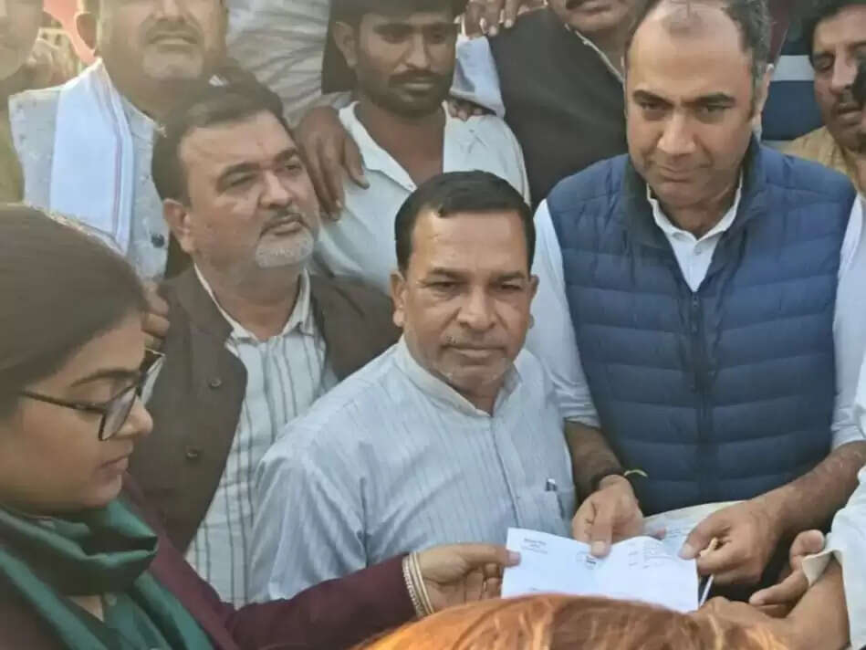 राजगढ़ःराज्यसभा में राष्ट्रीय नारों पर रोक को लेकर कांग्रेस ने सौंपा ज्ञापन