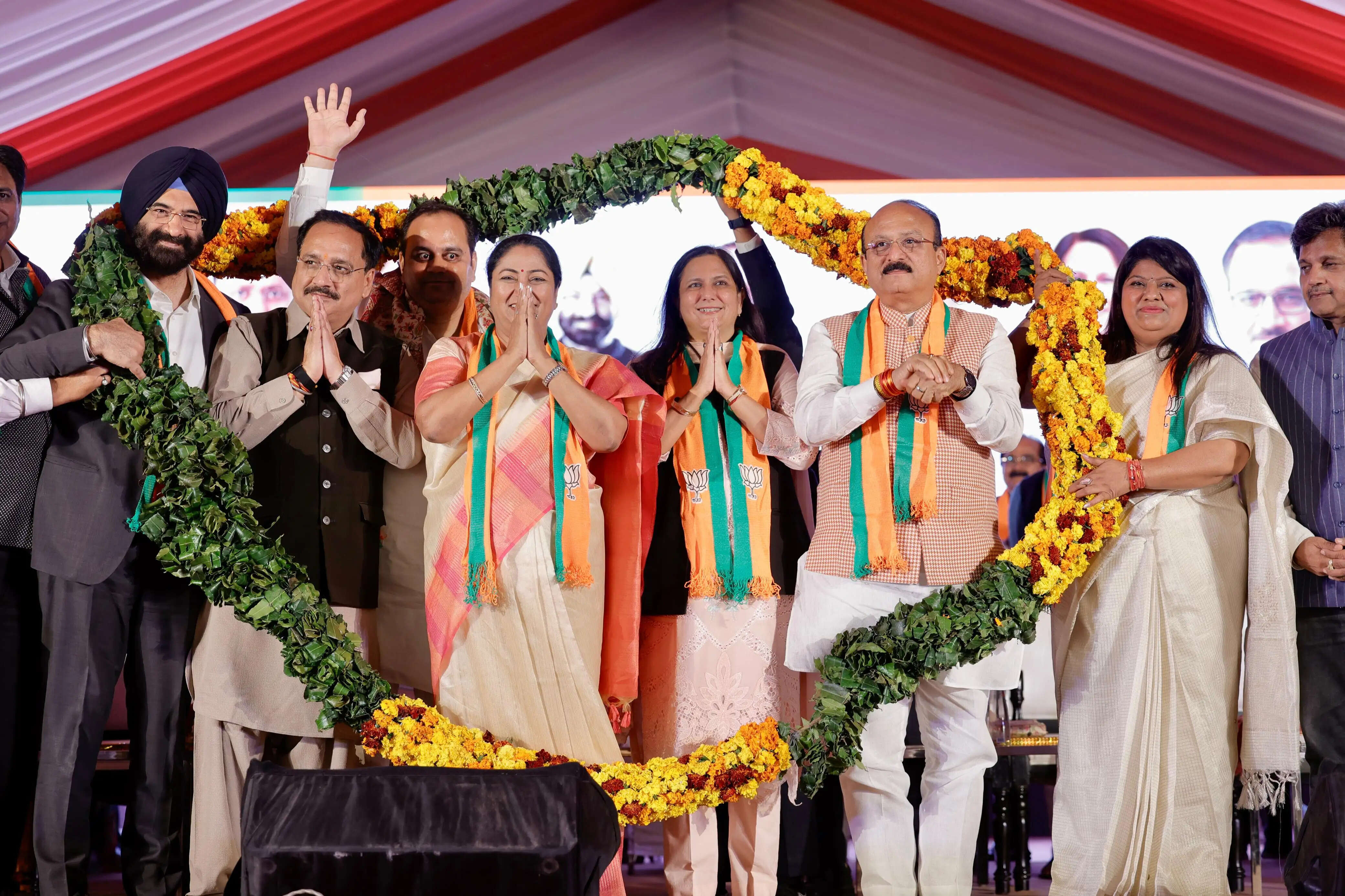 पश्चिमी दिल्ली में मुख्यमंत्री ने जनता से किया का संवाद, बोलीं - एक वर्ष ‘सेवा, सुशासन का रहा