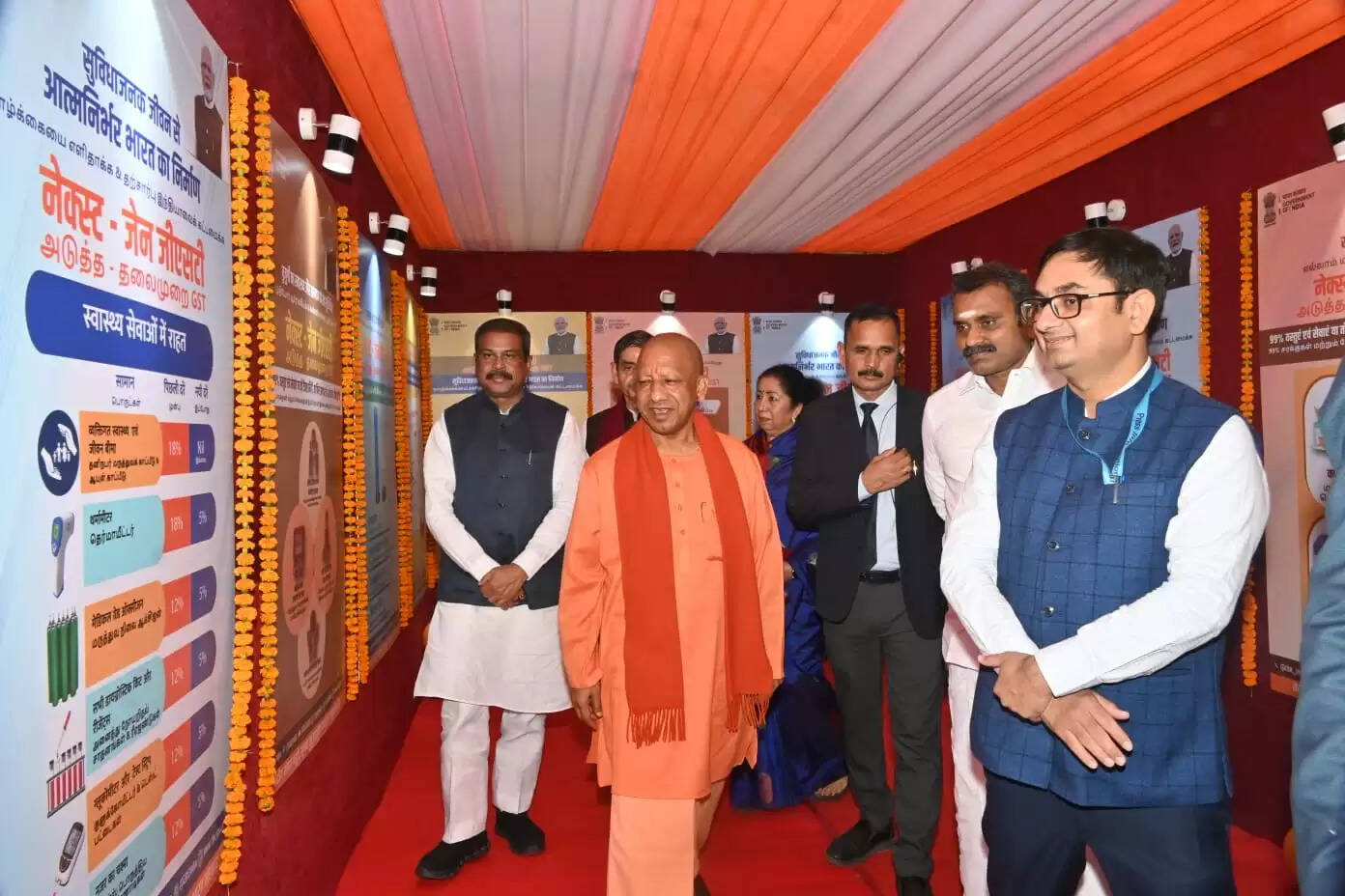 काशी तमिल संगमम : महान विभूतियों के जीवन दर्शन पर आधारित प्रदर्शनी को सीएम योगी और केन्द्रीय मंत्री ने सराहा