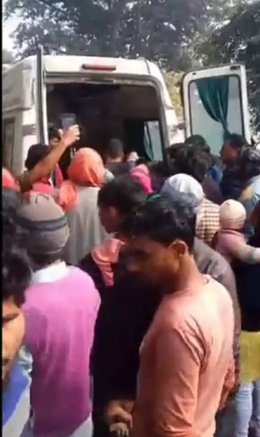 महमूदाबाद- अज्ञात पिकअप की टक्कर से बुजुर्ग की मौत