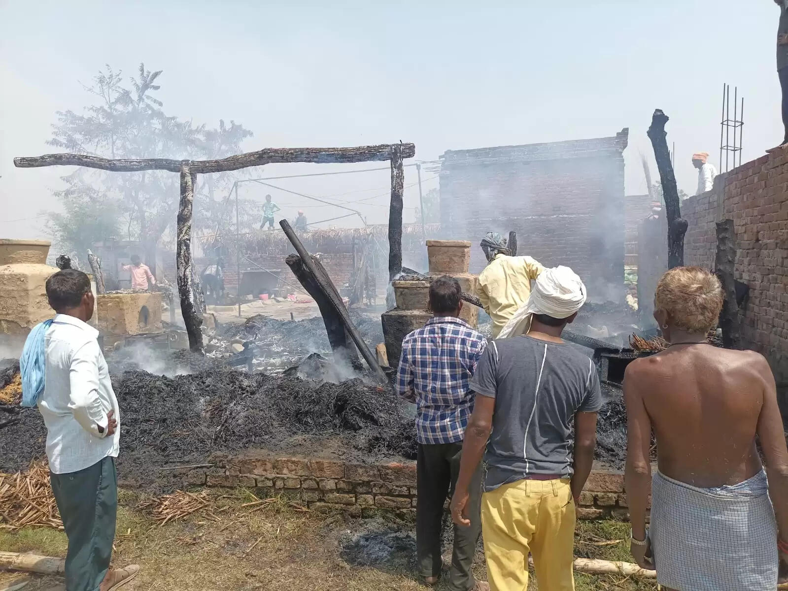 शहनाई से पहले लगी आग,सब कुछ खाक