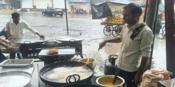 वागड़ में हरियाली अमावस्या से श्रावण मास का आगाज: फिजा में घुली मालपुओं की सोंधी खुशबू और रिमझिम फुहारें