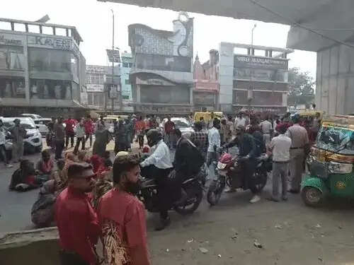 भोपाल में 12 साल की बच्ची की हत्या के बाद भड़का आक्रोश, थाने का घेराव, फास्ट ट्रैक कोर्ट&nbsp;और बुलडोजर कार्रवाई की मांग