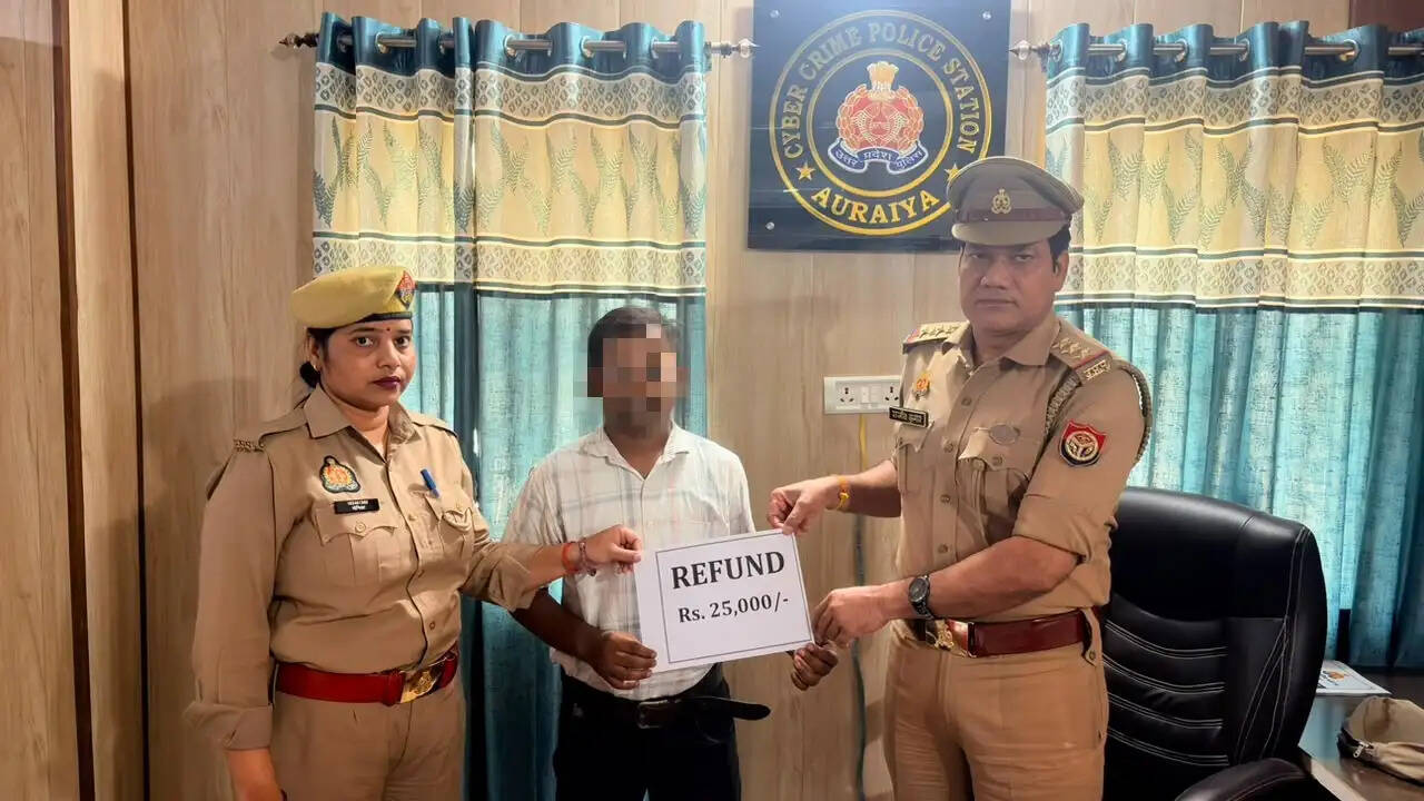 औरैया : साइबर ठगी के तीन पीड़ितों को लौटाए 1.55 लाख रुपये