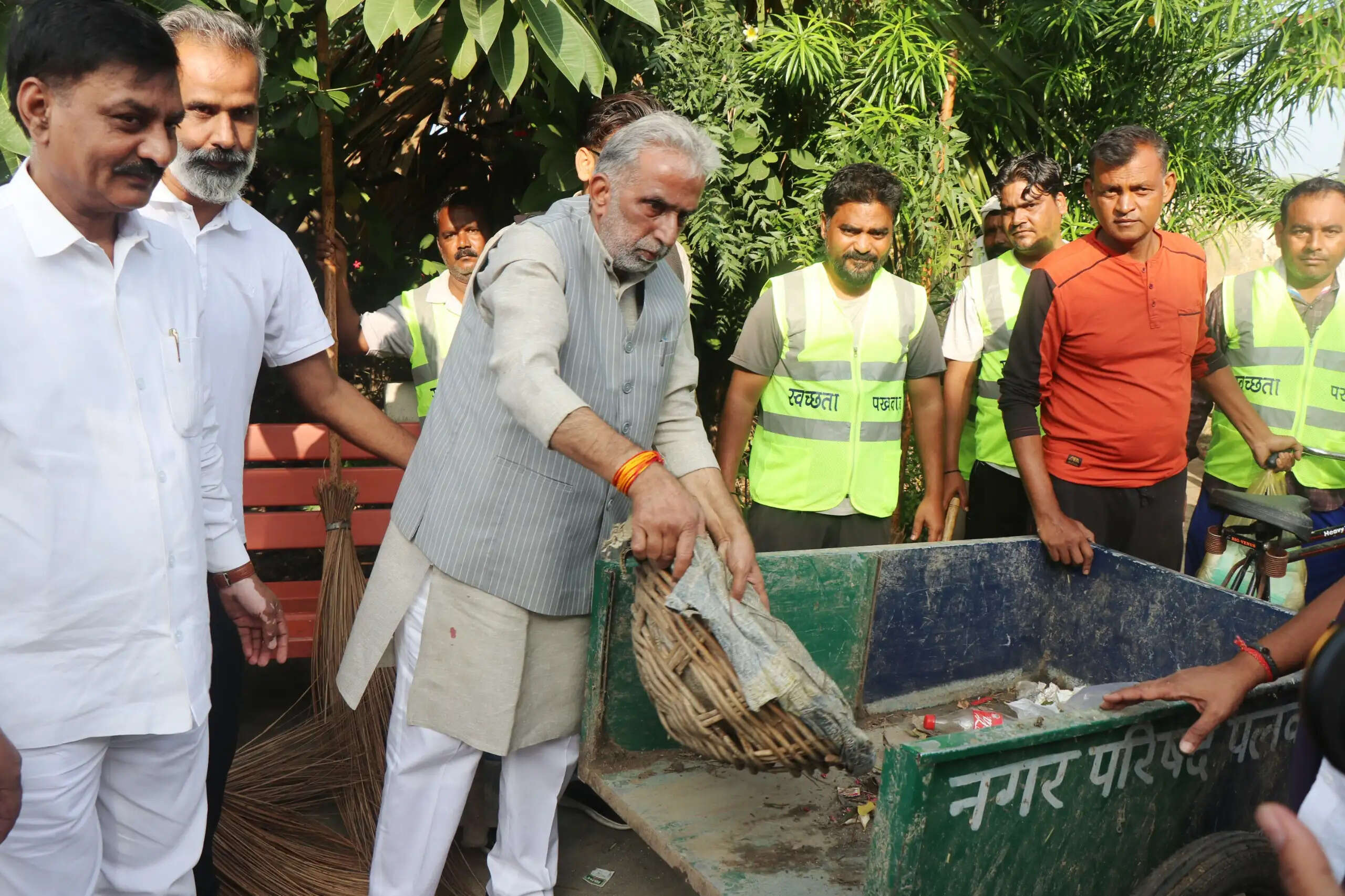 पलवल : जनसेवा के साथ पर्यावरण संरक्षण का संदेश दे रहा सेवा संकल्प अभियान : कृष्णपाल गुर्जर