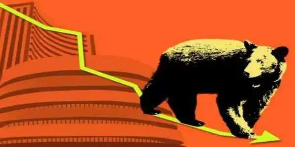 उतार चढ़ाव के बीच गिरावट के साथ बंद हुआ शेयर बाजार, सेंसेक्स ऊपरी स्तर से 707 अंक तक लुढ़का