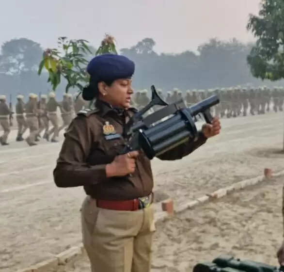 एक मिनट में बारह फायर करता है दंगा नियंत्रित करने वाले मल्टी टीयर सेल लॉन्चर - सेनानायक