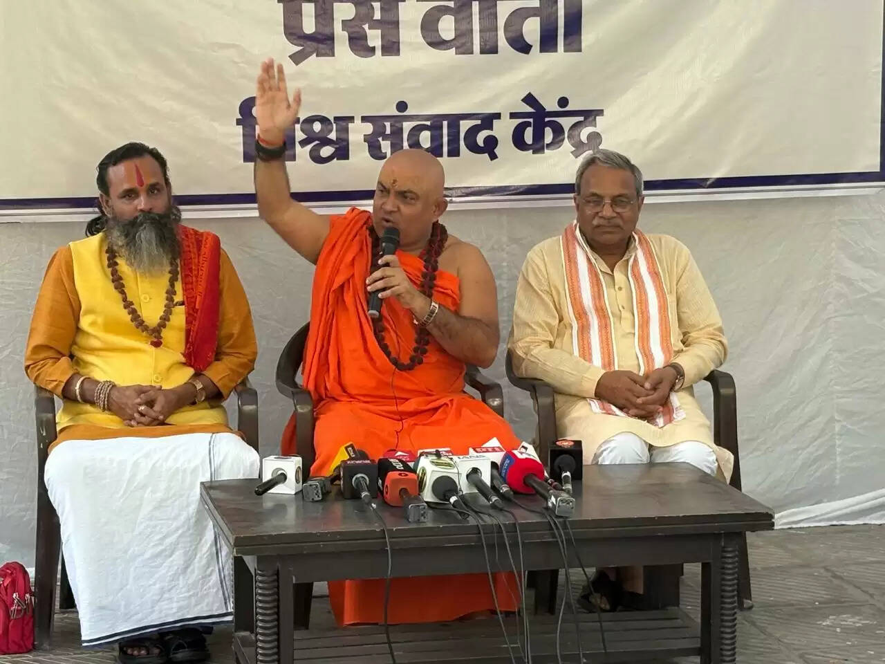 अवैध धर्मांतरण के विरुद्ध कठोर कानून के पक्ष में लामबंद संत समाज, राष्ट्रव्यापी अभियान की घोषणा