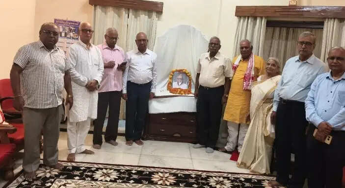 महामना मालवीय मिशन ने की समाजसेवी इंजीनियर सुरेंद्र प्रसाद त्रिपाठी की स्मृति में श्रद्धांजलि सभा