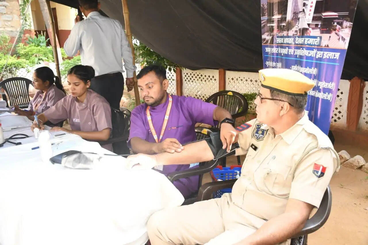 रिजर्व पुलिस लाईन चांदपोल जयपुर में निःशुल्क चिकित्सा शिविर का आयोजन