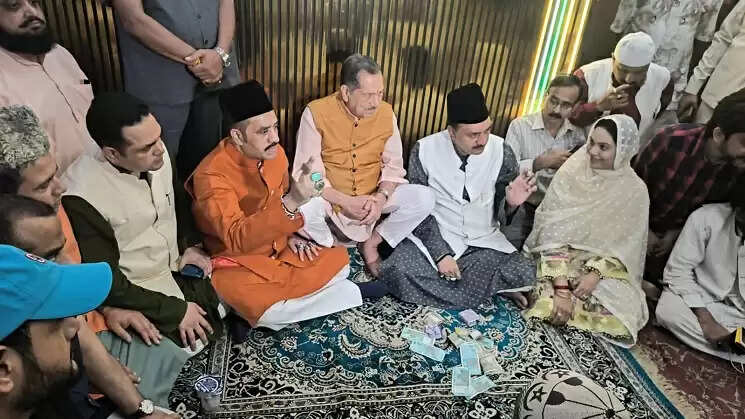 हजरत निजामुद्दीन औलिया की दरगाह पर मुस्लिम राष्ट्रीय मंच ने मनाया जश्ने चिरागां