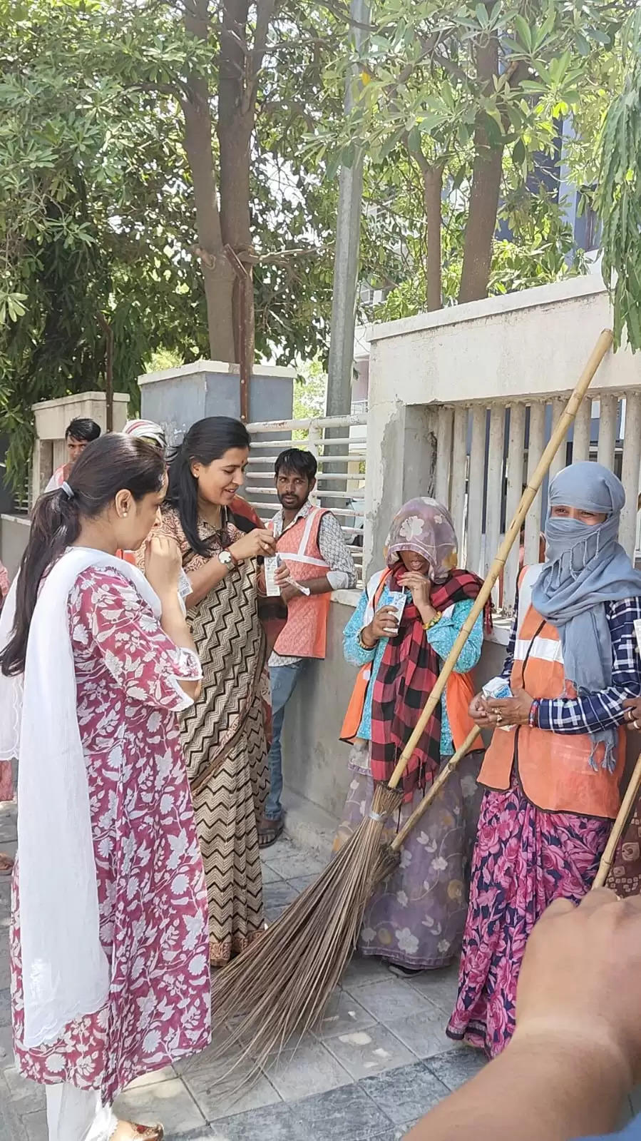 सफाई व्यवस्था का महापौर ने लिया जायजा