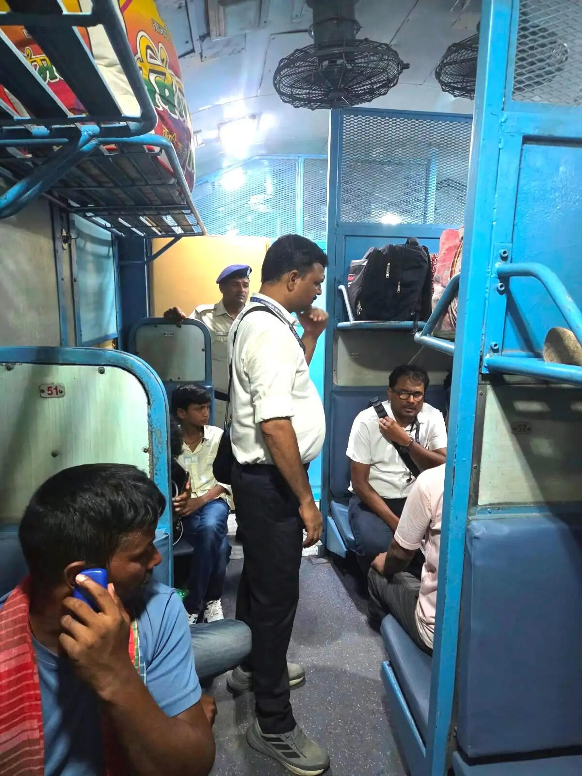 सारण में रेल टिकट जाँच विशेष अभियान में 38 बिना टिकट यात्री धराए