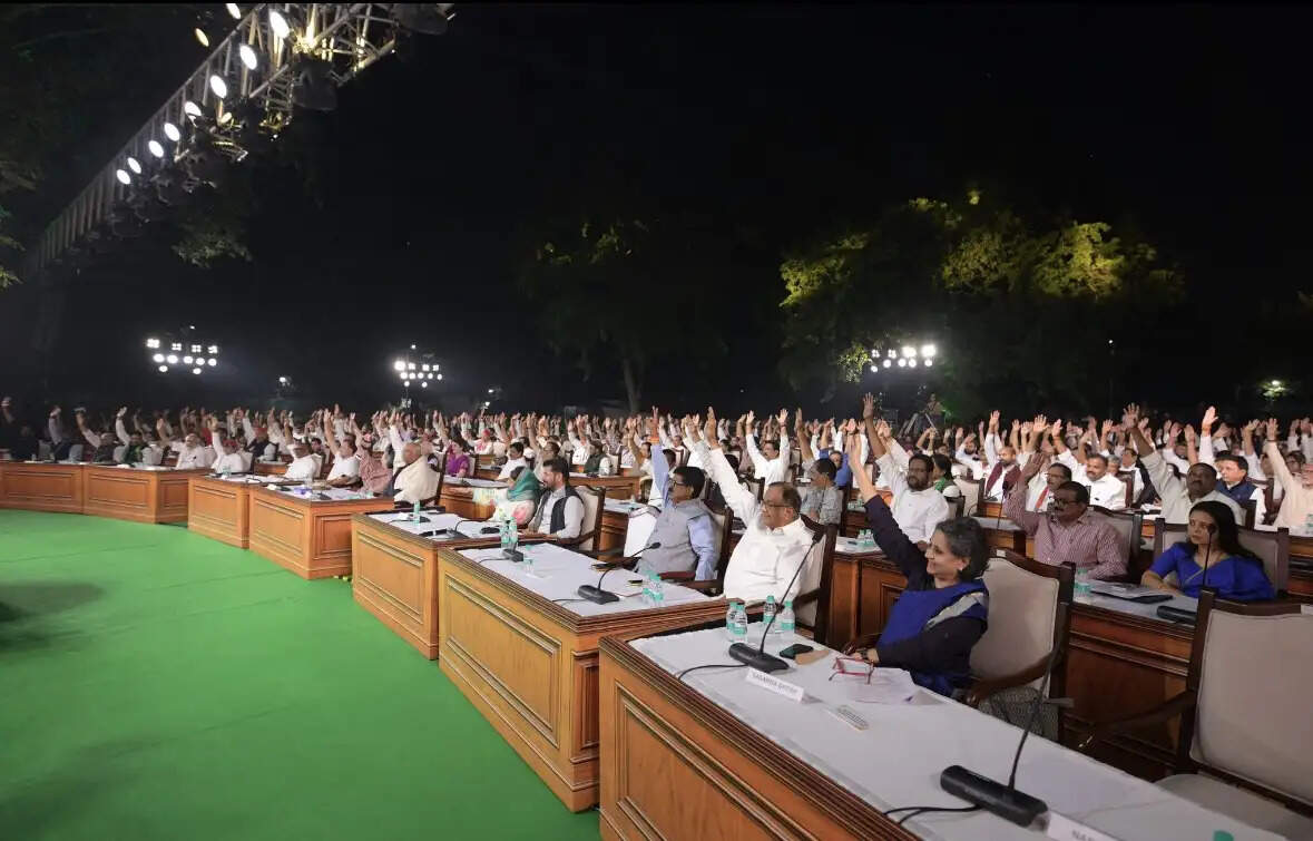 (लीड) ज्ञानेश कुमार के खिलाफ इंडी गठबंधन का जन महाभियोग प्रस्ताव पारित, राहुल बोले- 13.3 करोड़ मतदाताओं के नाम हटाए, 2024 के चुनाव की वैधता पर भी सवाल