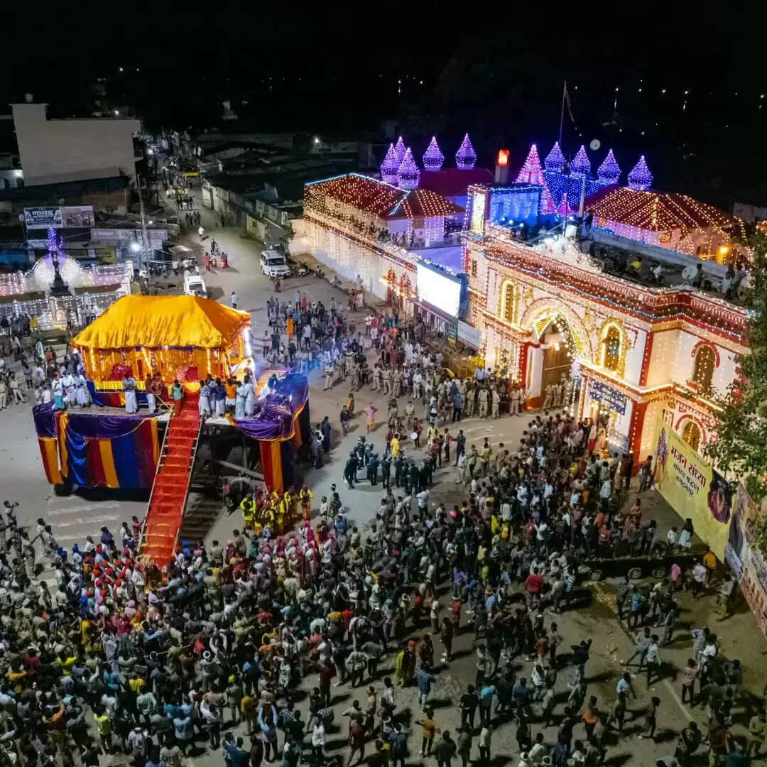 जगदलपुर : भीतर रैनी रथ परिक्रमा के बाद आज देर रात्रि में होगी बस्तर दशहरा रथ चुराने की रस्म